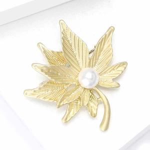 Eleganter Blatt-Brosche in Gold mit Perle, minimalistisches von der Natur inspiriertes Design