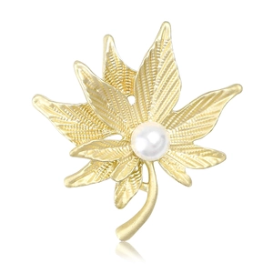 Eleganter Legierung Ahornblatt Brosche Mit Künstliche Perlenimitat Matt Gold Botanisch Graviert Schmuck Für Damen Hochzeit Bankett Party