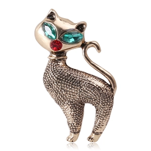 Vintage Alloy Cat Shaped Brooch With Green Red Rhinestones For Women Clothing Accessories Gift Gold Silver Pin Jewelry