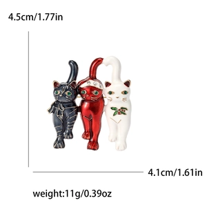 Three Christmas cats enamel brooch with dimensions 4.5cm by 4.1cm and weight 11g