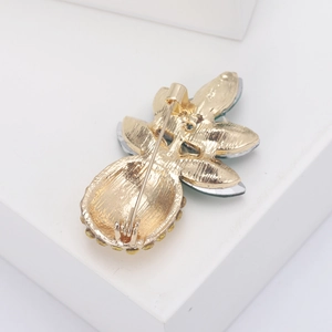 Eleganter Gold-Ananas-Anstecknadel mit funkelnden grünen und gelben Kristallen für Mode