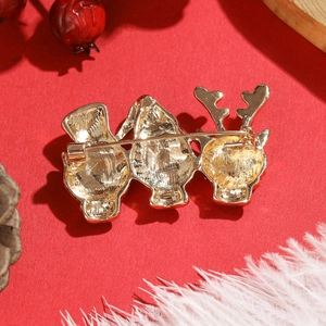 Ensemble de broches de Noël émaillées avec bonhomme de neige sur fond de fête rouge