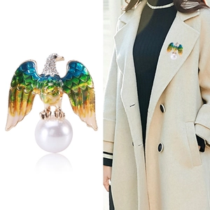 Retro eagle brooch with gradient enamel wings and pearl detail for men suit accessories
