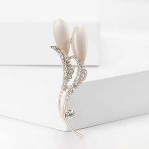 Elegante Legierung Blumen Brosche Synthetischer Katzenaugenstein Strass Eingelegte Gold Broschen Für Damen Büro Party Kleidung Schmuck