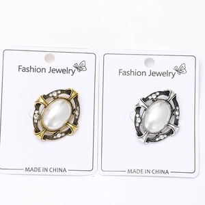 Détails de broches ovales vintage avec perles et strass sur cartes de présentation