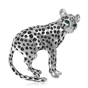 Elegant leopard brooch in silver finish with black enamel spots and emerald green eyes
