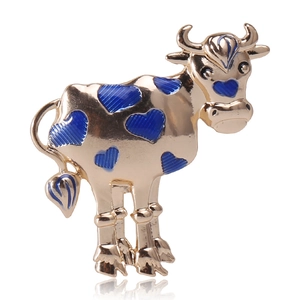Vintage Alloy Enamel Heart Cow Brooch For Women Gold Plated Animal Lapel Pin Rhinestone Inlaid Fashion Suit Dress Accessories
