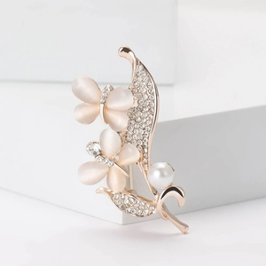 Elegant Alloy Butterfly Flower Brooch With Cat Eye Stone Rhinestone Artificial Pearl Pin Luxury Corset Accessories For Women Wedding Party