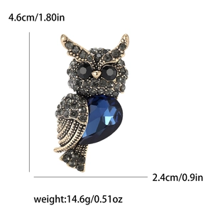 Vintage gold owl brooch with blue crystal and rhinestones measuring 4.6cm in height