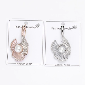 Détails de broches cygne élégantes avec strass scintillants et perles blanches nacrées