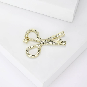 Kreative Scherenbrosche in Gold mit Rock-Textur und Perlen-Diamant-Verzierungen für Damen
