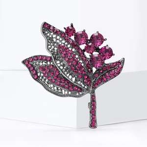 Broche vintage en forme de feuille avec cristaux roses et placage noir gunmetal