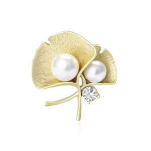 Élégante Broche en Alliage d'Or Mat en Forme de Feuille de Ginkgo Pour Femme Künstliche Perle Zircon Bijoux de Mode Pour Tailleur