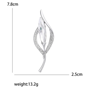 Broche élégante en cristal en forme de feuille pour pulls, mesurant 7,8cm de haut et 2,5cm