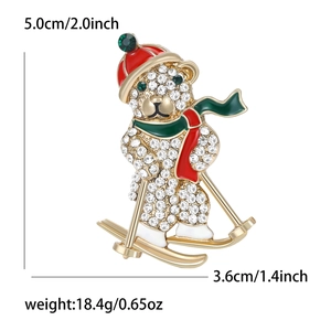 Broche ours de ski étincelante avec strass, émail coloré et métal doré élégant