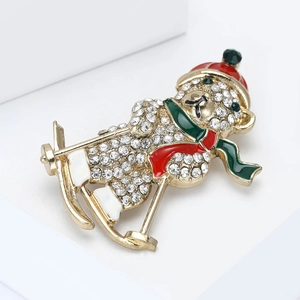 Broche ours de ski ornée de strass étincelants avec design festif et finition dorée