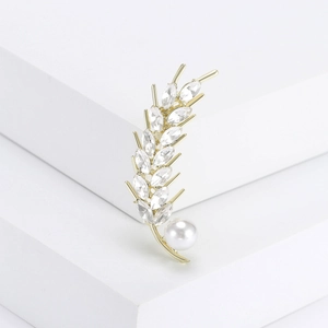 Elegant wheat stalk brooch in gold finish with sparkling crystals and a white pearl