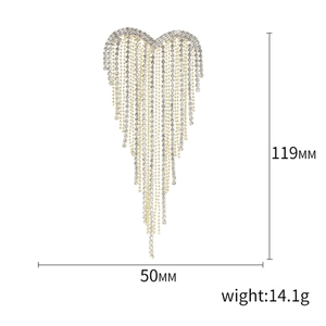 Broche élégante en forme de cœur avec strass blancs et longues chaînes dorées