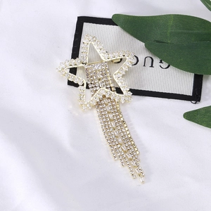 Elegant gold star brooch featuring sparkling rhinestones and long dangling tassel chains