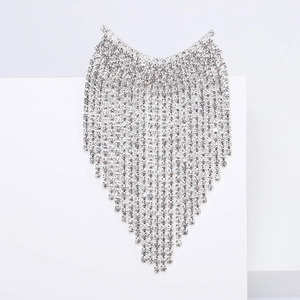 Lussuosa spilla a nappe con strass a forma di V e accessorio per scialle in argento