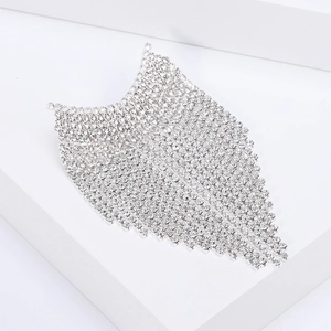 Lussuosa spilla di strass argento con nappe a cascata per eleganti abiti da sera