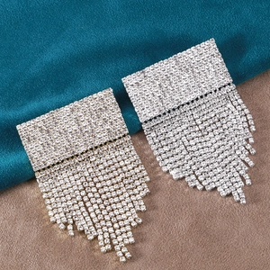 Fashion Alloy Rhinestone Tassel Brooch Luxury Shiny Geometric Fringe Chest Pin Elegant Suit Clothing Jewelry Accessory For Women
