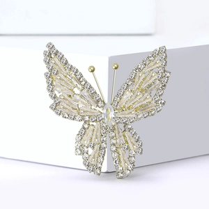 Broche papillon évidée élégante avec strass scintillants sur base en métal doré
