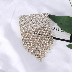 Elegant silver tassel brooch with sparkling rhinestones for garment decoration