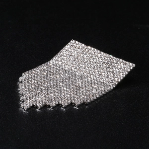 Detail of sparkling full rhinestone fringe brooch featuring high-gloss claw chain tassels