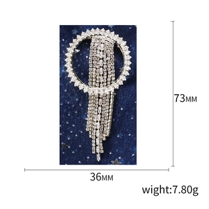 Broche cercle en strass argentés avec longues franges, 73 mm x 36 mm bijoux élégants
