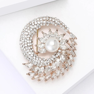 Macro shot of rose gold brooch with central pearl and rhinestone wheat ear design