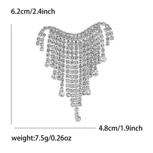 Spilla di lusso con nappe di strass a forma di V con frange argentate per giacche e abiti