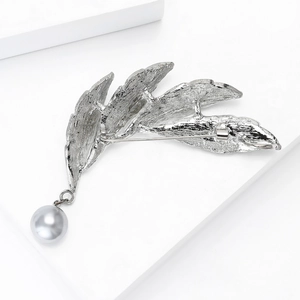 Elegant silver leaf brooch with pearl pendant and rhinestone detail for women's cardigan