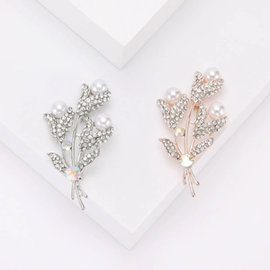 Élégante Broche Fleur en Alliage Strass Künstliche Perle d'Imitation Cristal Corsage pour Femme Bureau Fête Décoration de Vêtements Bijoux