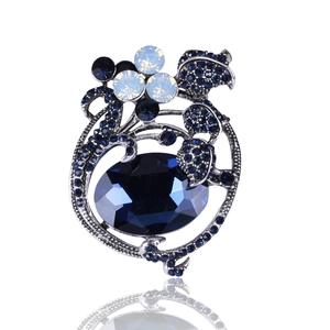 Vintage Tulip Flower Brooch For Women Alloy Rhinestone Elegant Corsage Pin For Sweater Coat Retro Floral Clothing Accessory Jewelry Gift