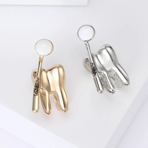Broche Créative Dent Et Miroir Dentaire en Alliage de Strass Épinglette Médicale pour Dentiste Docteur Infirmière Chemise Manteau Robe Accessoires Bijoux Cadeau