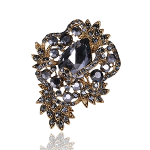 Vintage Baroque Alloy Rhinestone Brooch Elegant Crystal Flower Leaf Corsage Pin For Women Retro Palace Style Clothing Accessory