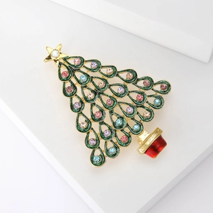 Goldene Weihnachtsbaum-Brosche mit grünem Glitzer und bunten Strasssteinen auf Podesten