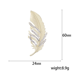 Broche élégante en plume avec strass, finition or mat, accessoire de mode de 60 mm