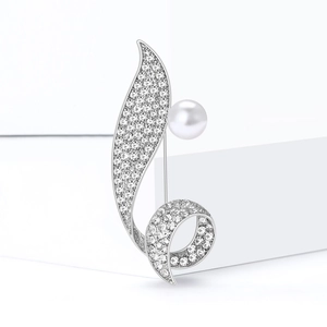 Elegant rhinestone musical note brooch with white pearl on minimalist silver base
