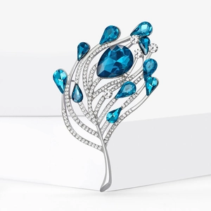 Broche plume élégante en argent avec cristaux en goutte bleus et accents de zircone