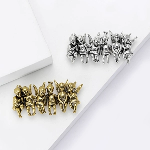 Vintage Alloy Angels Brooch Pin For Women Retro Cupid Relief Brooch For Suit Coat Corsage Fashion Jewelry Dress Accessories Gift