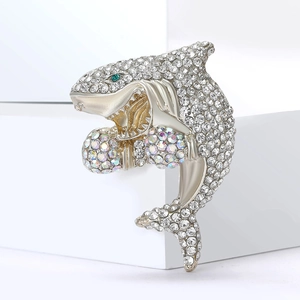 Broche requin créative en alliage avec cristaux brillants et gants de boxe pour revers