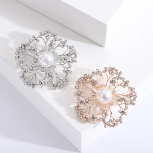 Elegant Alloy Hollow Flower Brooch With Large Imitation Artificial Pearl And Sparkling Rhinestones Vintage Jewelry Gift For Women