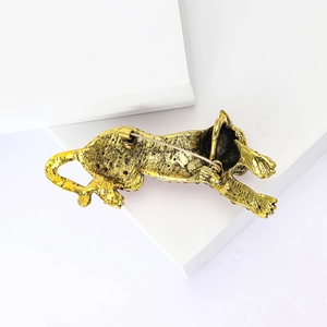 Detailed back view of vintage gold leopard brooch with textured alloy finish and pin clasp