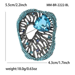 Detail showing dimensions and weight of this vintage blue crystal and rhinestone brooch