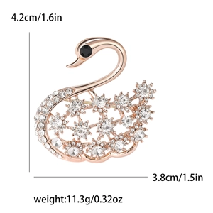 Broche cygne tendance en or rose avec cristaux blancs, dimensions 4,2cm par 3,8cm