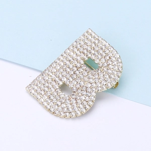 Broche dorée en forme de B ornée de cristaux scintillants avec fermoir pour unisexe