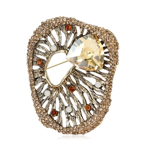 Vintage Alloy Rhinestone Crystal Brooch Large Triangular Glass Stone Hollow Tree Branch Design Luxurious Fashion Women Brooch Pin Jewelry