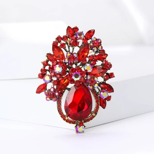 Broche de luxe dorée avec grande pierre rouge en forme de larme et cristaux AB